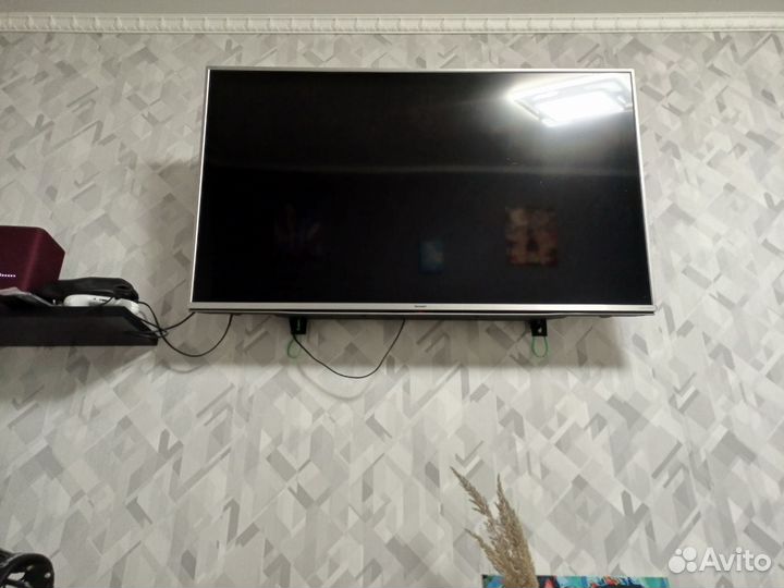 Телевизор 4К Sharp LC-49CUF8472ES