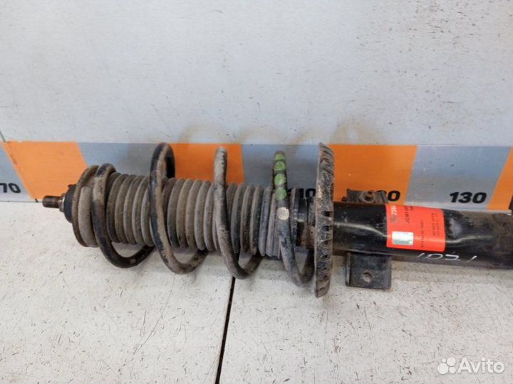 Амортизатор передний Volkswagen Polo 1.6 2014