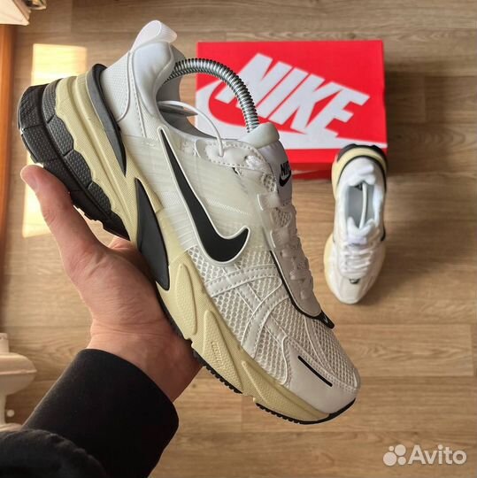 Кроссовки Nike v2k run