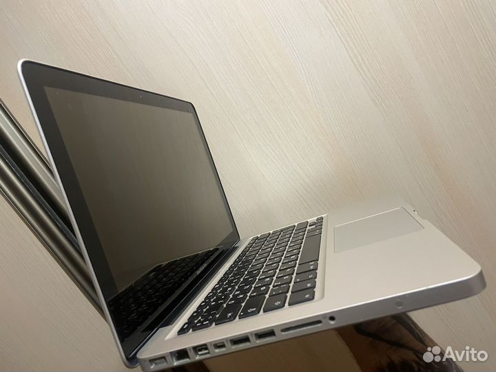 Apple MacBook Pro 13 (i5/1000Гб/4озу)