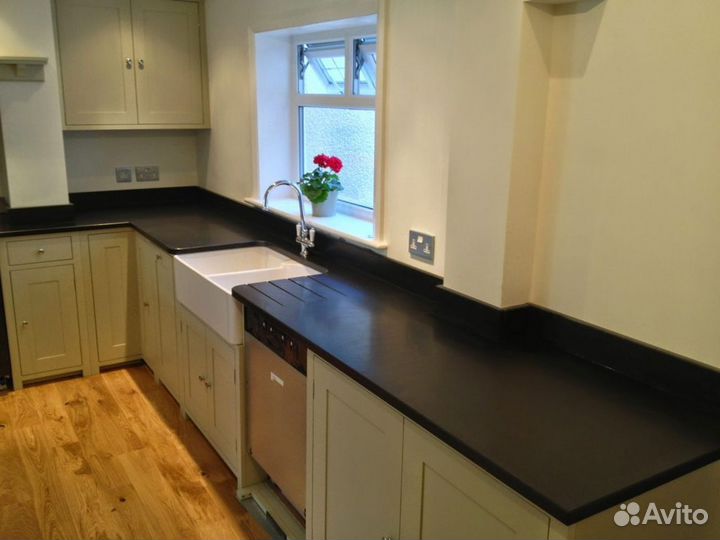 Столешница из кварцевого агломерата, под заказ