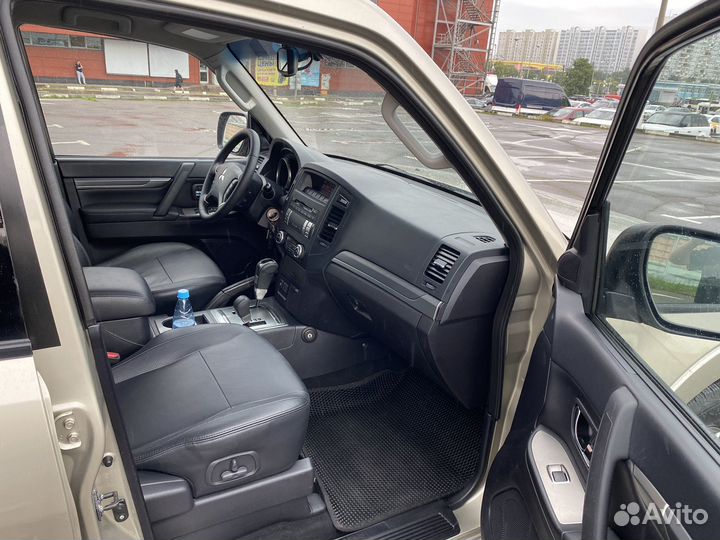 Mitsubishi Pajero 3.2 AT, 2012, 291 535 км