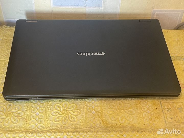 Ноутбук emachines e528