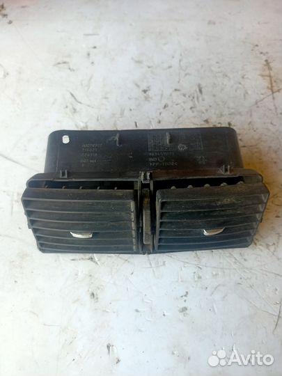 Дефлектор обдува салона центральный Peugeot 307