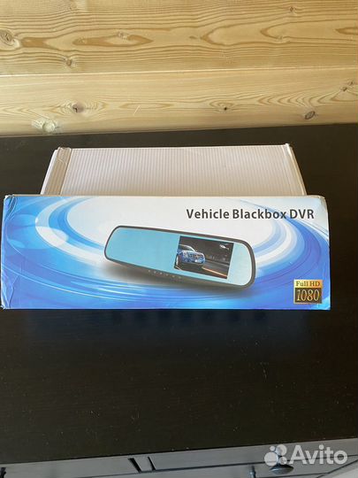 Видеорегистратор с камерой заднего вида