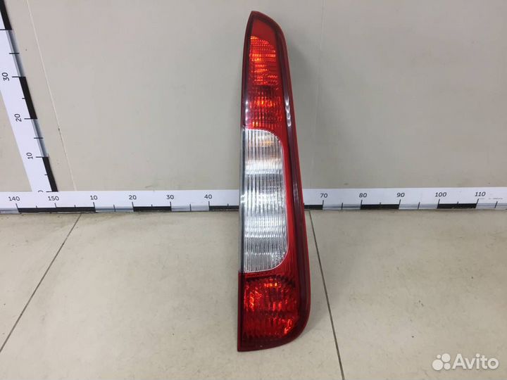 Фонарь задний правый Ford C-MAX 2003-2010