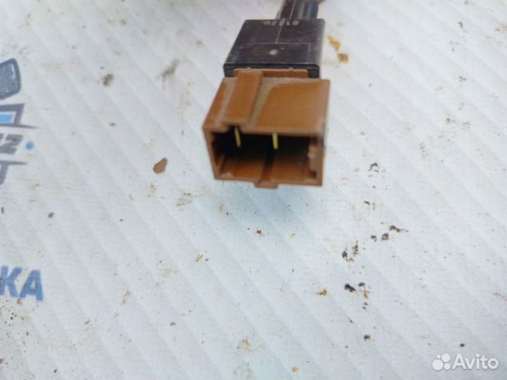 Датчик включения стоп-сигнала Nissan Qashqai J10