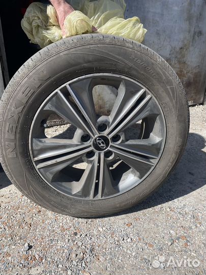 Продам 4 летних колеса с дисками nexen 215/60 r17