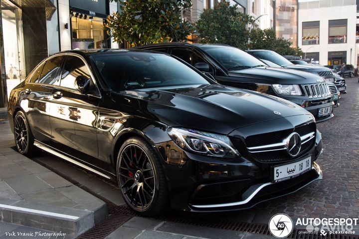 Разбираю Mercedes C205 AMG 63S W205