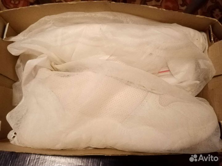 Кроссовки женские