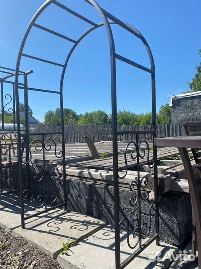 Пергола с качелями