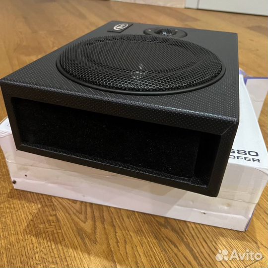 Активный сабвуфер под сиденье