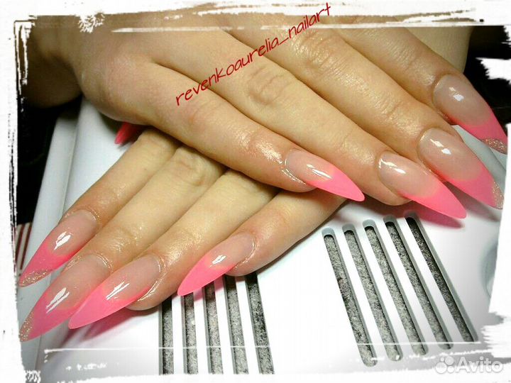 Покрытие ногтя стразами