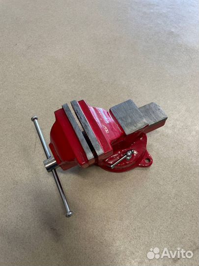 Слесарные тиски mirax 100мм новые