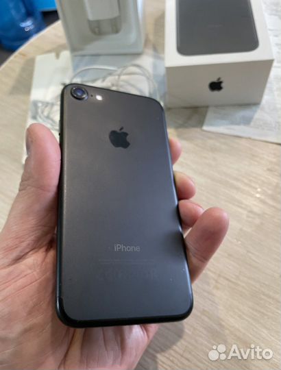 Телефон iPhone 7