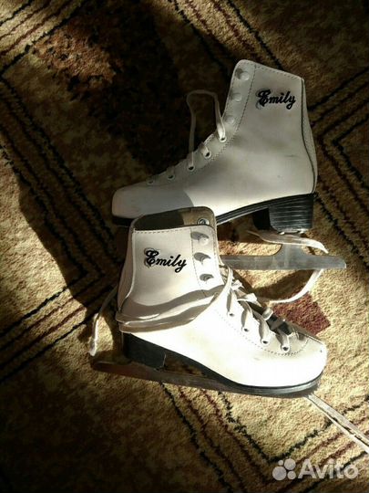 Продам фигурные коньки на девочку, размер 33