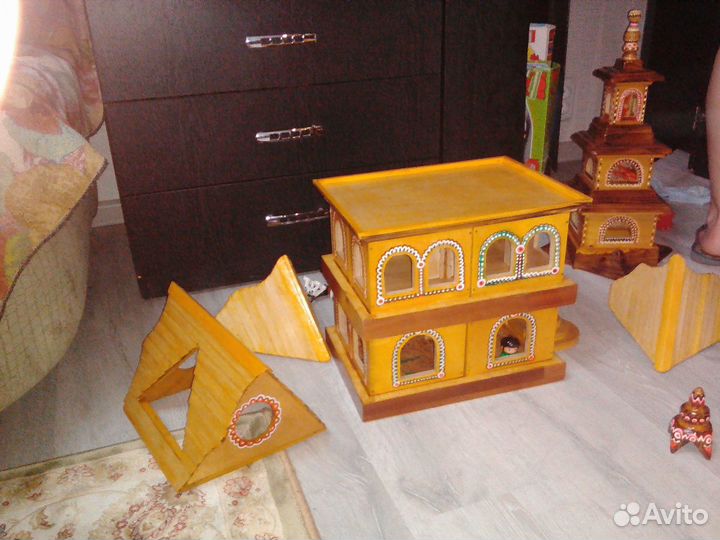 Игрушечный домик для кукол