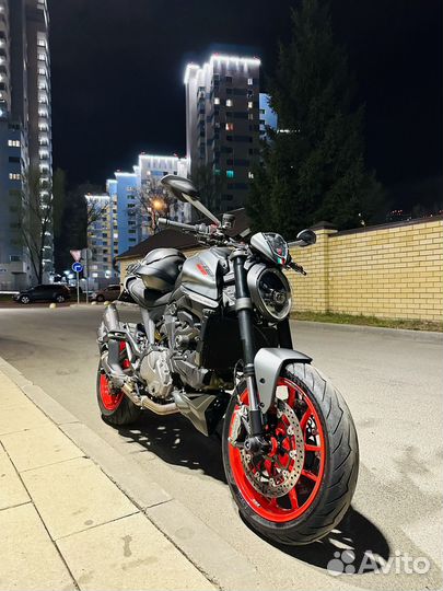 Ducati Monster plus 937