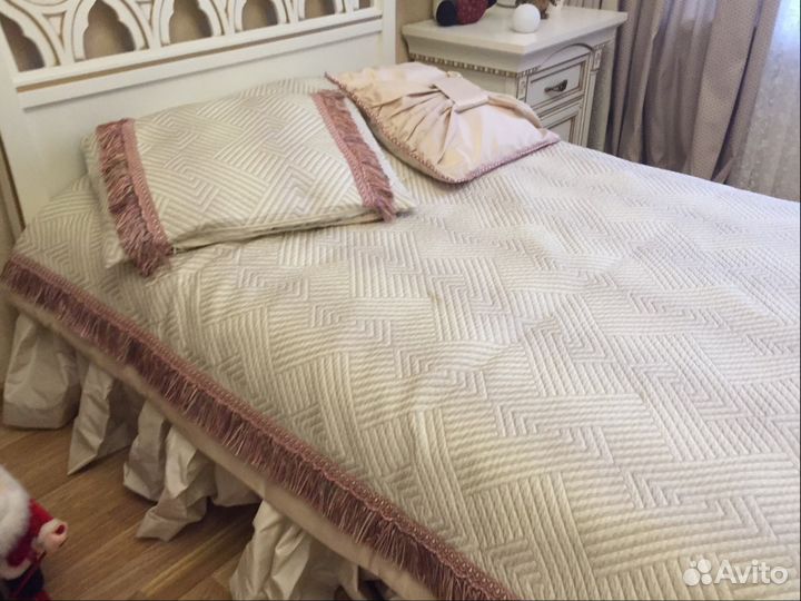 Покрывало в детскую новое, 2 подушки и юбка на кро