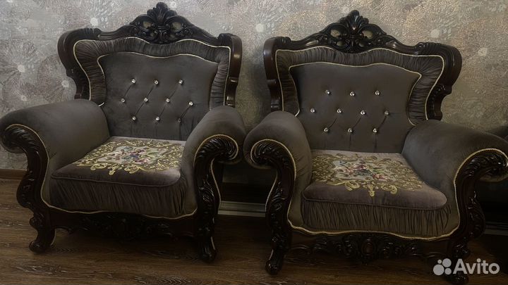 Диван бу, холл