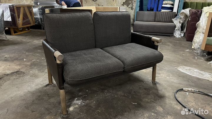 Кожаный диван