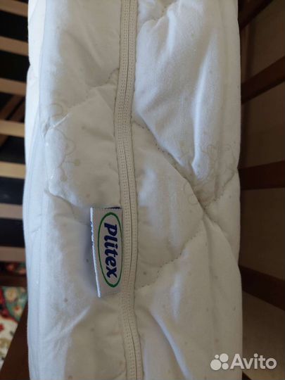 Детская кроватка с маятником и ящиком