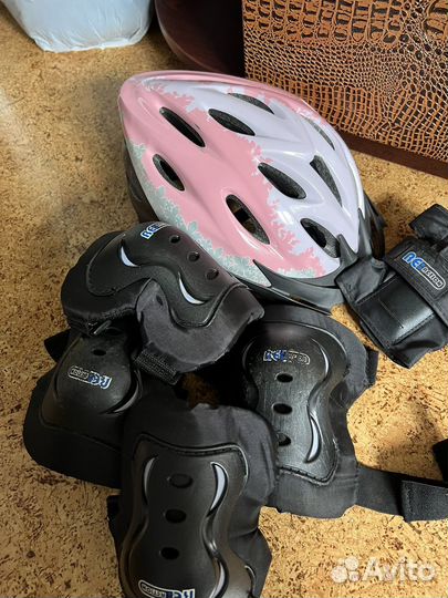 Ролики и комплект защиты, шлем