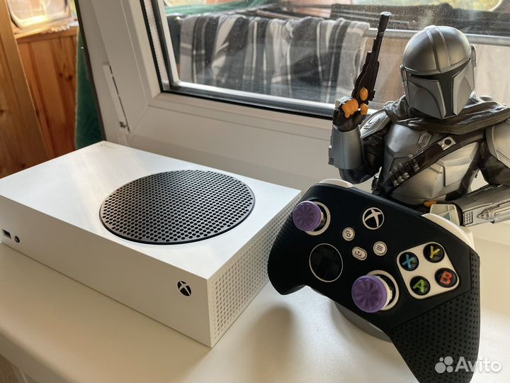 Xbox series s с геймпадом