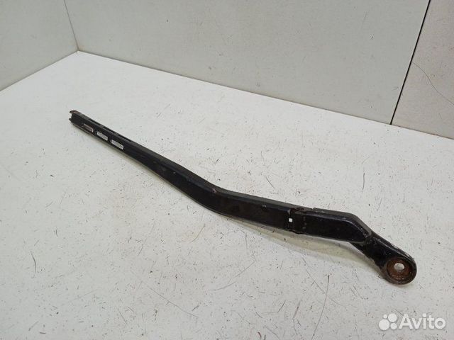 Поводок стеклоочистителя передний правый Audi A4