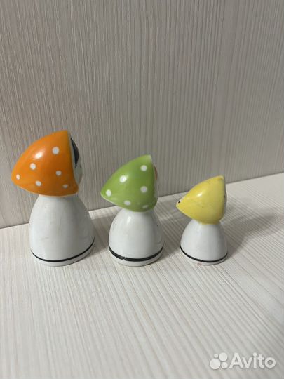 Статуэтки девочки матрешки