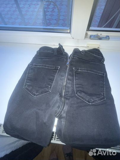 Джинсы с молнией сзади