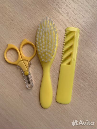 Набор для малыша: расчески + ножницы