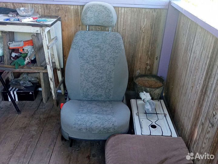 Продам новое водительское сидение на калину