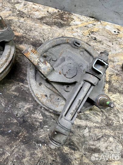 Задний кулак барабан L R Nissan Primera P10