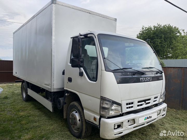 Isuzu NQR75, 2011