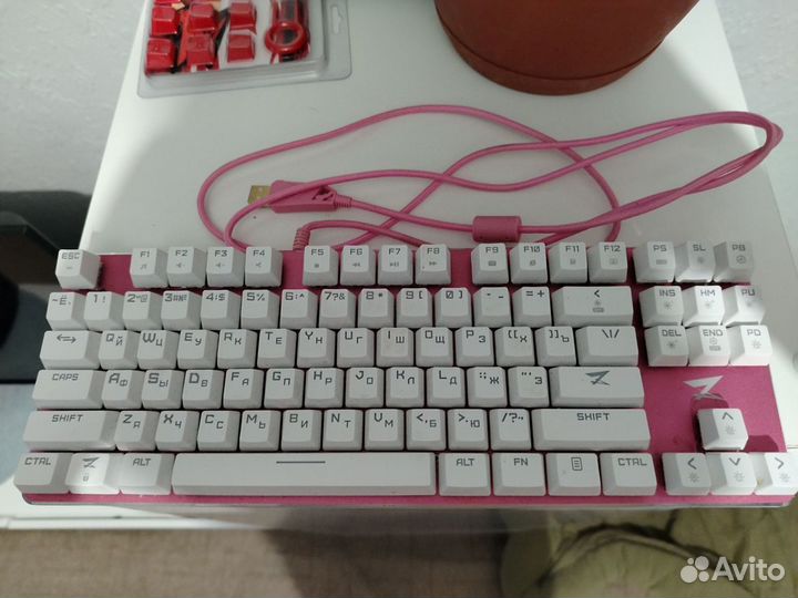 Игровая механическая клавиатура розовая