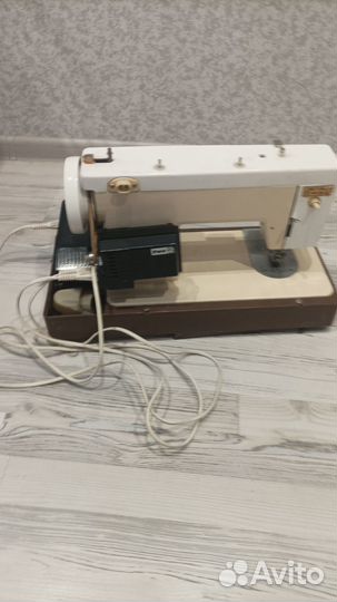 Швейная машинка чайка 134