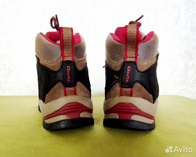 Треккинговые демисезонные ботинки. Clorts 37