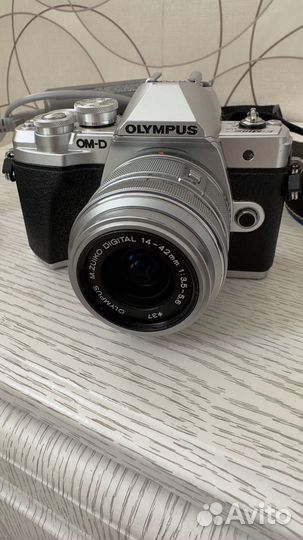 Olympus om d e m10 mark iii kit + карта памяти