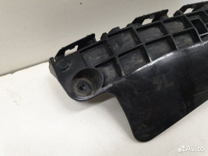 Кронштейн бампера передний левый Toyota Land