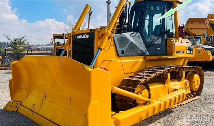 Стекло дверное левое / правое Komatsu D65E-12