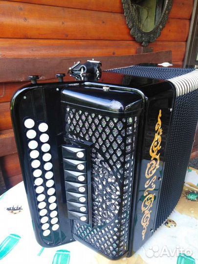 Гармонь многотембровая,профессиональная