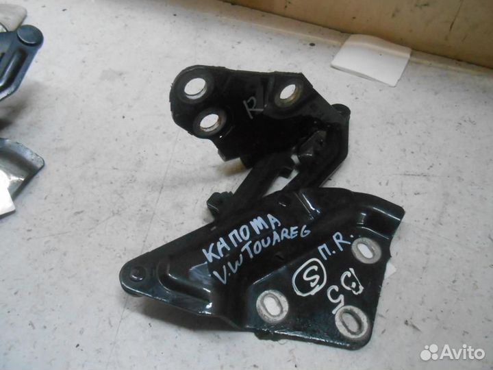 Петля капота правая Volkswagen Touareg