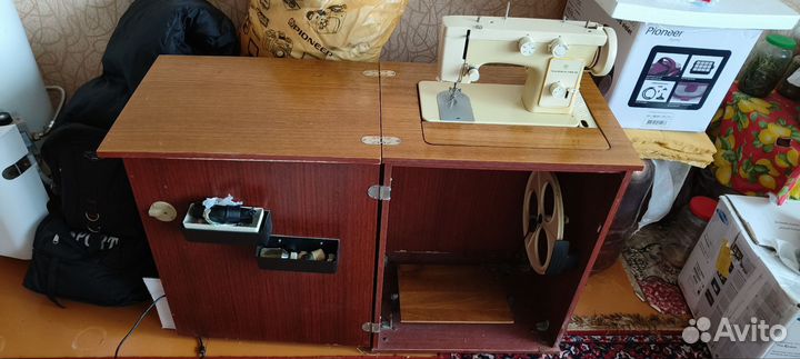 Швейная машина Чайка 143