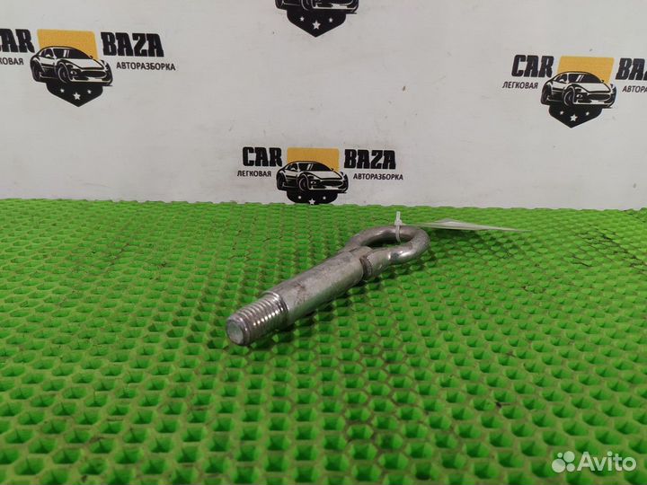 Крюк буксировочный