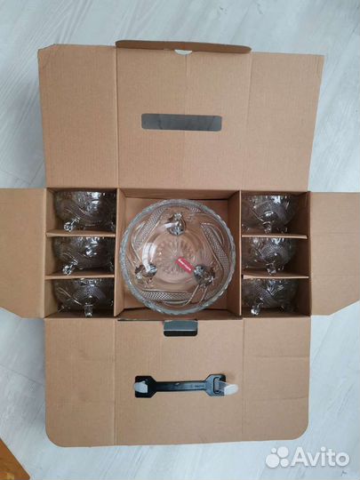 Набор салатников новый Green Apple