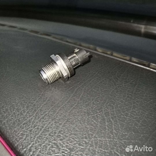Датчик давления топлива 0281006053