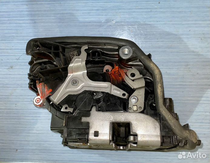 Замок дверной правый передний (правой передней две