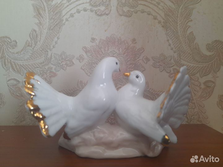 Статуэтка голубей
