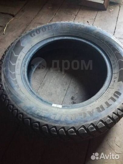 Goodyear UltraGrip Ice Arctic SUV 215/65 R16